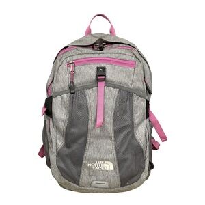 The North Face Women's Recon
Backpack Asphalt gray